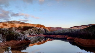 藍天 白雲 陽光 佐 霧凇 於 翠峰湖區6